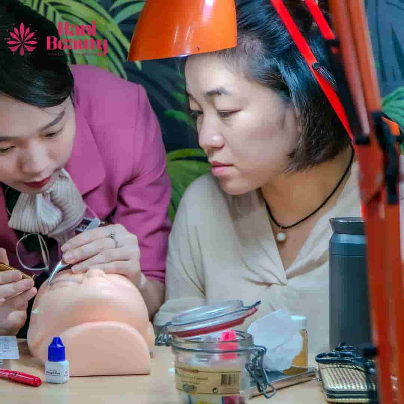 Top Benefits Of Using Eyelash Extension Glue Low Fumes