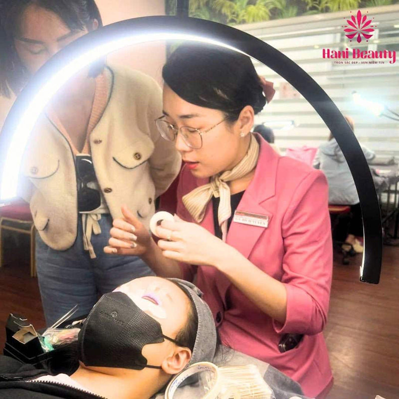 Step-By-Step: How To Use Professional Lash Tweezers Effectively