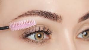 Is Coconut Oil Good for Your Eyelashes?