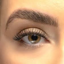 Lash extensions: Pros, cons and helpful tips