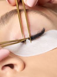 Eyelash Extension Aftercare Routine: The Secret to Keeping Your Lashes Curled and Beautiful from Week 1 to Week 4